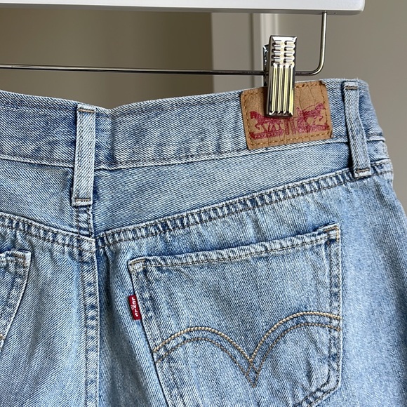 Levi’s Jean Shorts - Picture 4 of 4